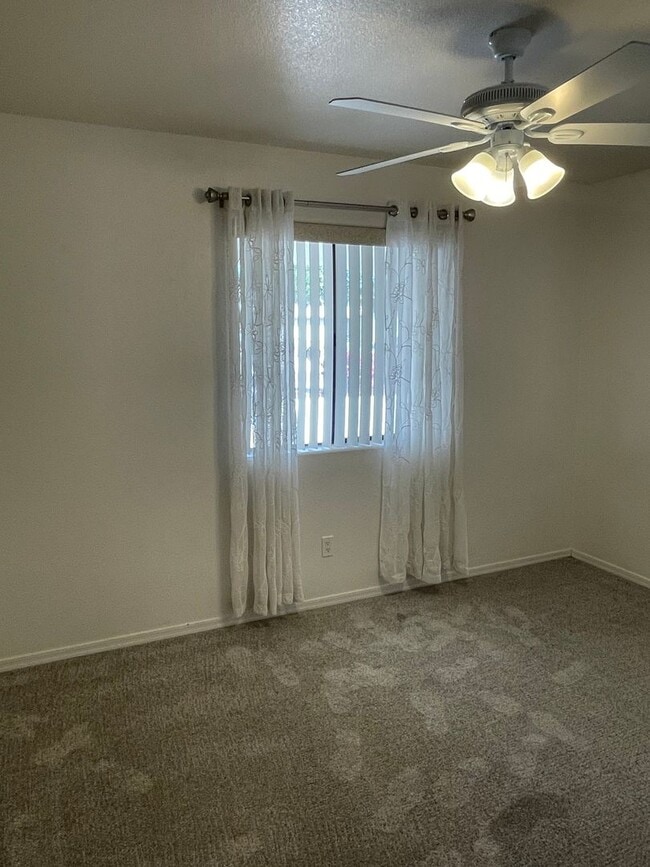 Building Photo - LAKE1335