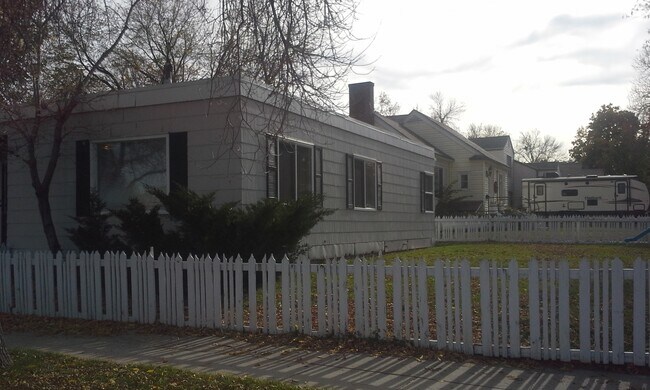 Building Photo - 16th St Duplex