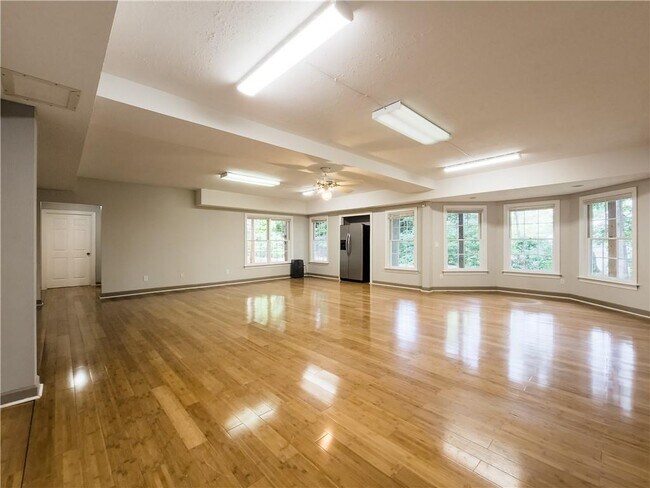 Building Photo - 7335 Craigleith Dr