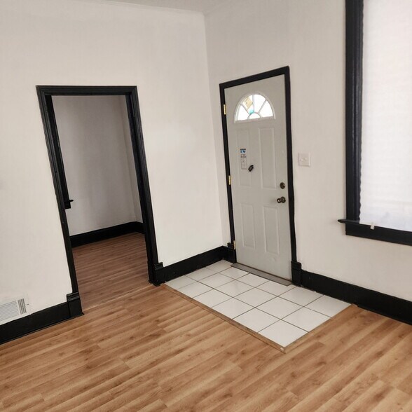 Building Photo - 1528 Thorn St