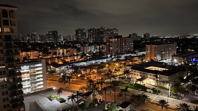 Building Photo - 2030 S Ocean Dr