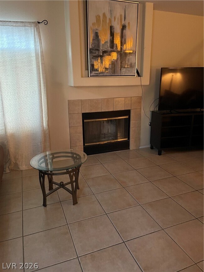 Building Photo - 2760 Stargate St