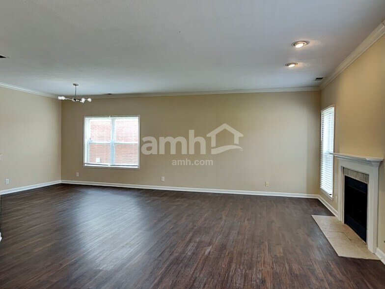 Building Photo - 8426 Stark Dr