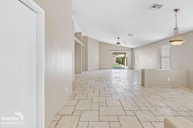 Building Photo - Charming 3 Bdm 2Ba Single-Story Home in Gl...