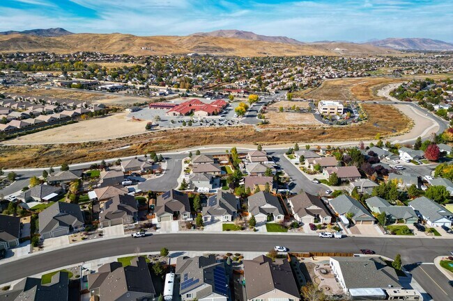 Building Photo - FULLY FURNISHED home available now.