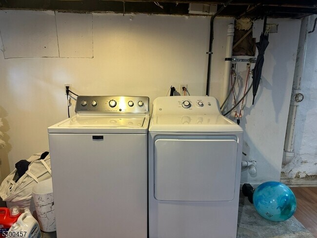 Building Photo - 89 Farragut Rd