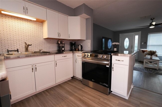 Building Photo - 742 Granada St