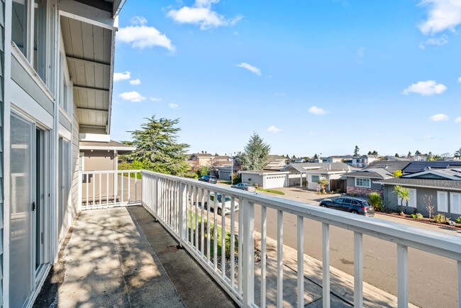 Building Photo - Serene Waterfront Home in Foster City