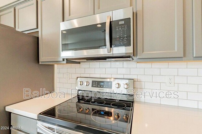 Building Photo - 5532 S Dillon Cir