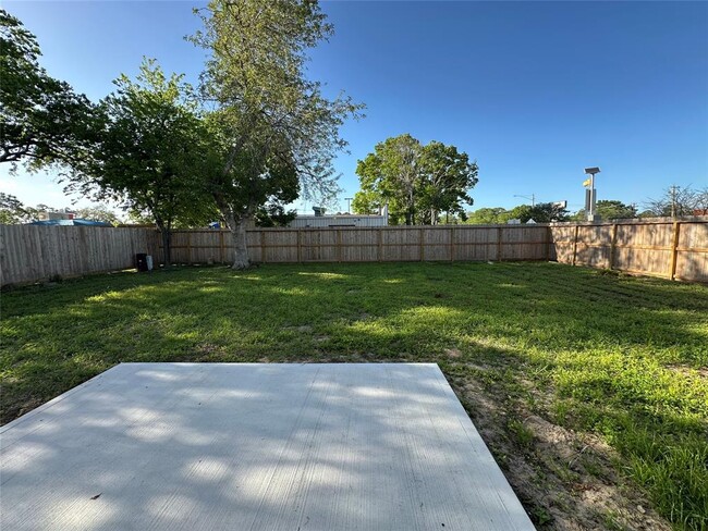 Building Photo - 101 Cavalry Cir