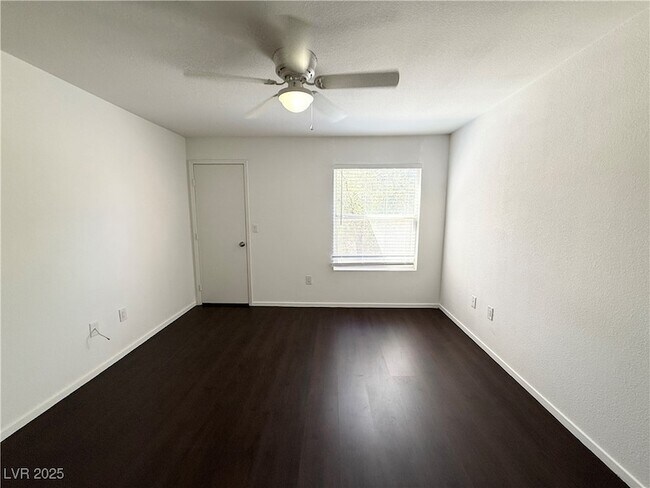 Building Photo - 555 E Silverado Ranch Blvd