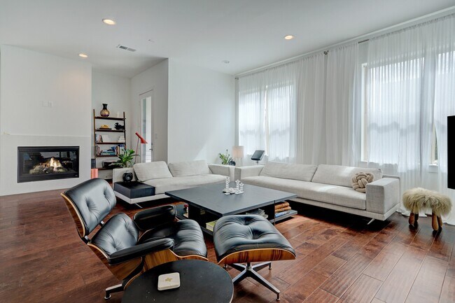 Building Photo - 1402 Eberhard St