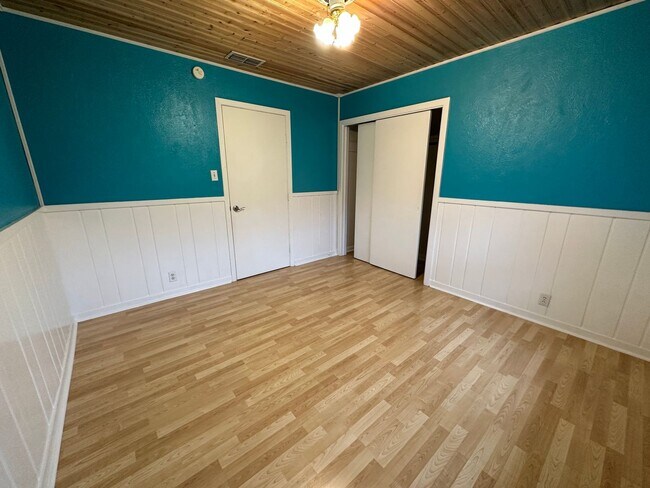 Building Photo - 606 Wilshire - 4/Bed 2/Bath