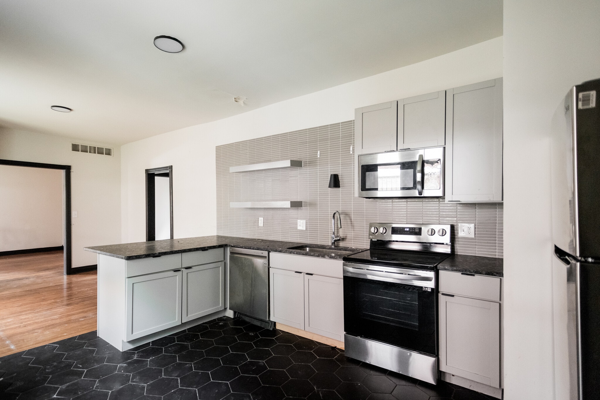 Building Photo - 4731 Trumbull St