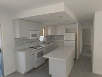 Building Photo - 2bd 2ba in Waikiki – Available Now!
