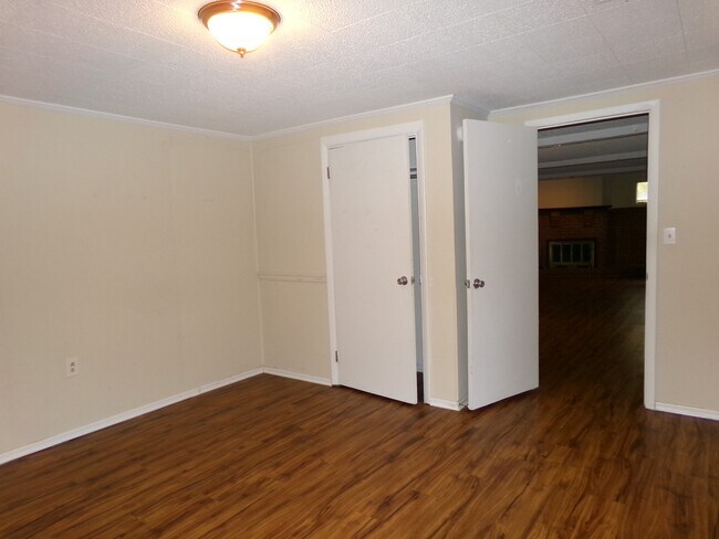 Building Photo - 1132 Ponderosa Dr