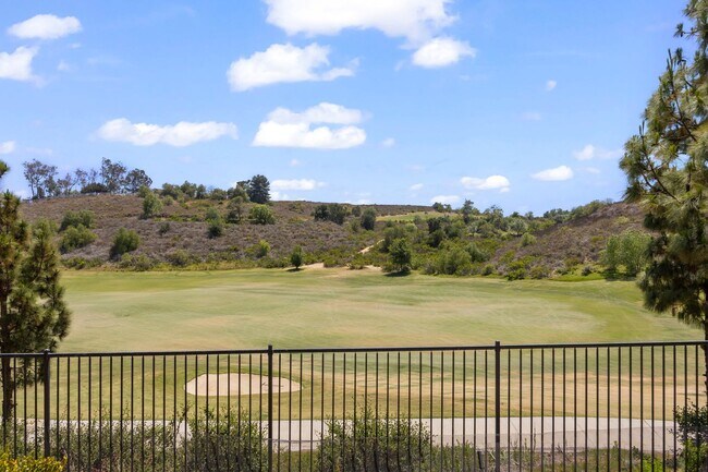 Building Photo - Exquisite Luxury Living in the Moorpark Co...