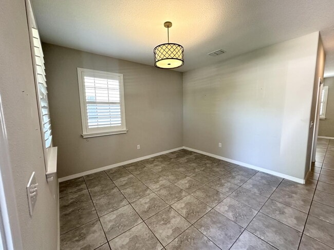 Building Photo - Charming 3-Bed Oasis with 2.5 Baths in Bea...