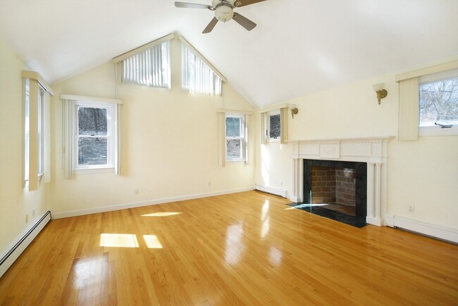 Building Photo - 20 Blossom St