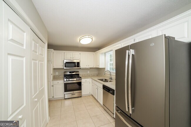 Building Photo - 6868 Robinwood Trail