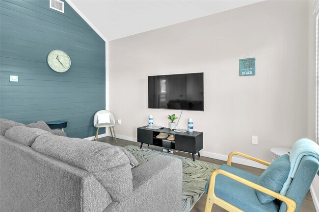 Building Photo - 1079 Cedar Ln