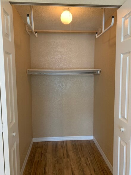 Building Photo - 520 7th Pl