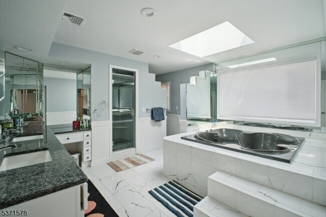 Building Photo - 5 Trombley Dr