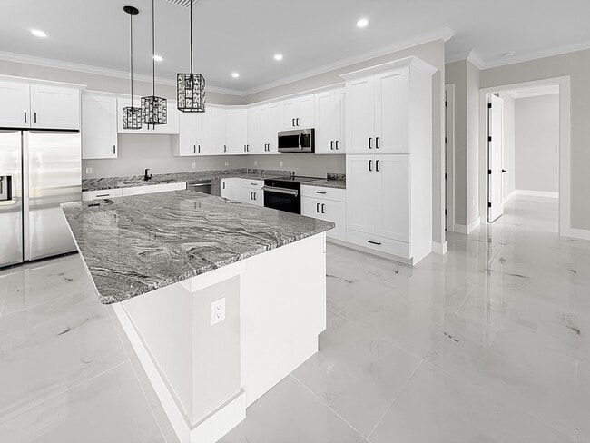 Building Photo - 303 NW 26th Ave