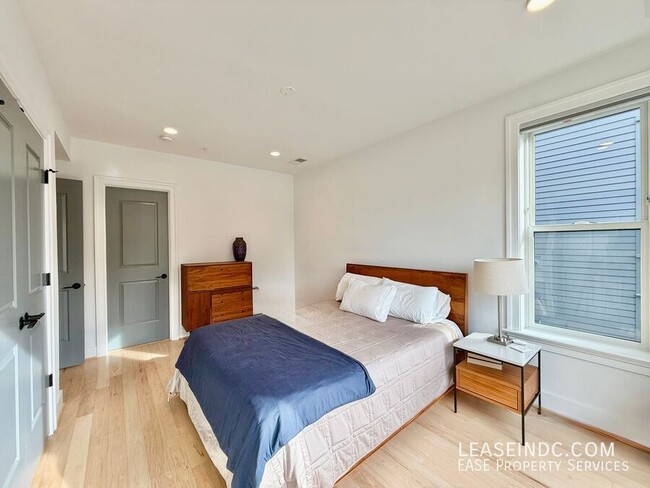 Building Photo - 4335 Harrison St NW