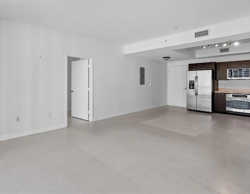 Building Photo - 90 SW 3rd St