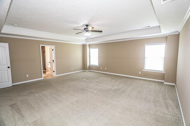 Building Photo - 1315 York Dr