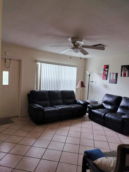 Building Photo - 1536 Barbarie Ln