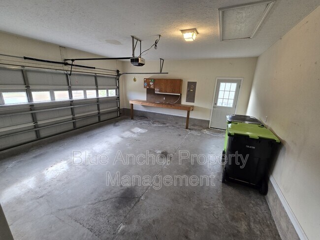 Building Photo - 333 Rose Bud Ln