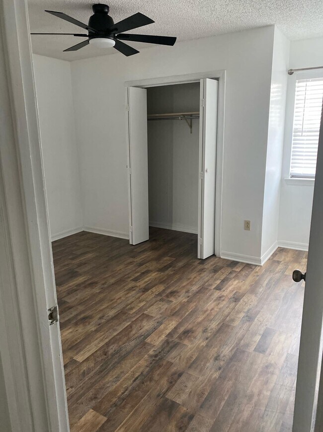 Building Photo - 1413 Central Ave