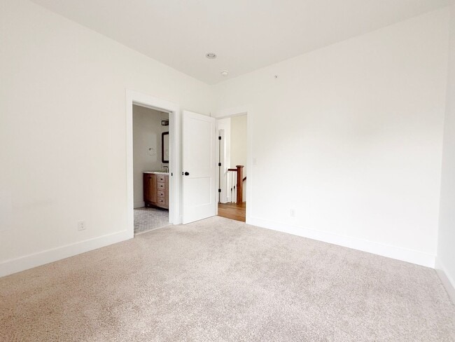 Building Photo - Spacious 4-Bedroom Townhome on Allison Way with Pool Access Near TTU