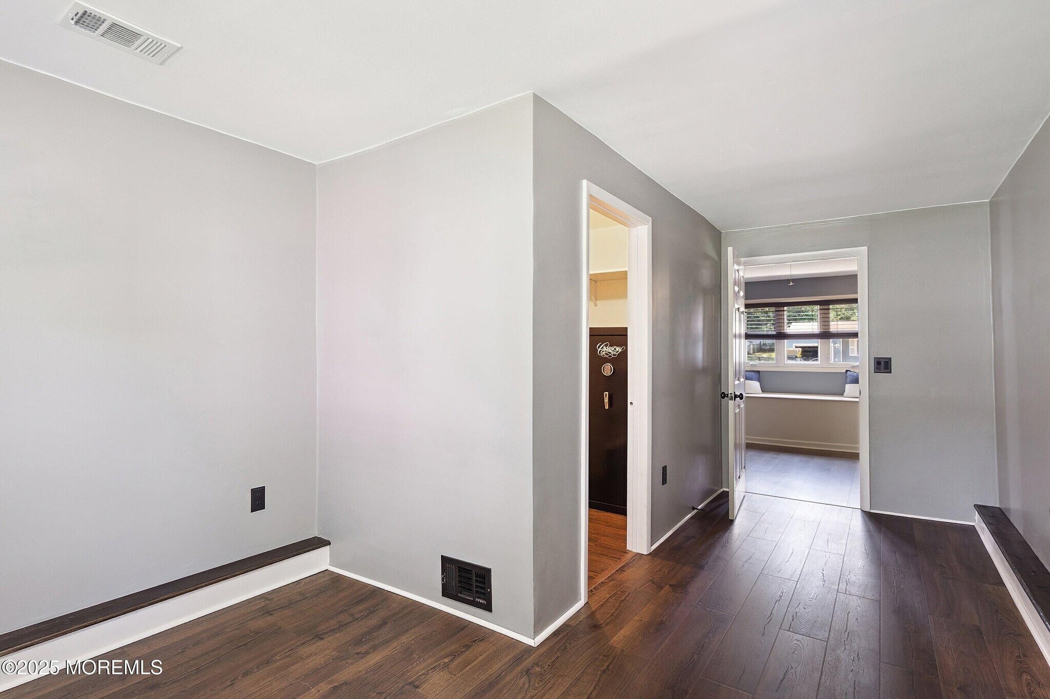 Building Photo - 6 Redwood Rd