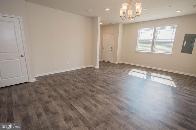 Building Photo - 417 Creekbed Cir