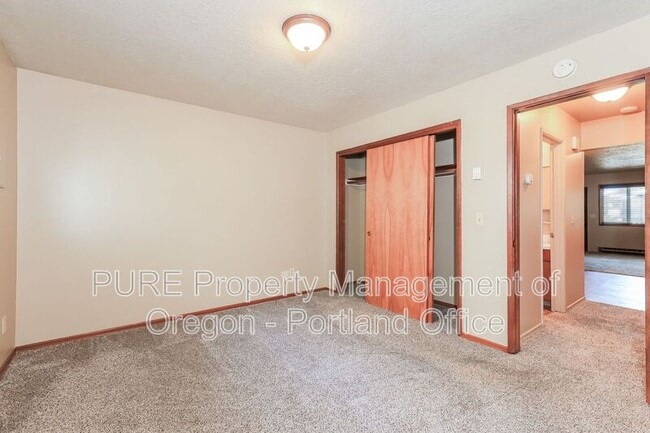 Building Photo - 1135 SE 27th Ave