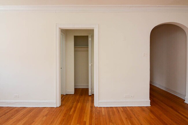 Building Photo - 4801 N Fairfield Ave