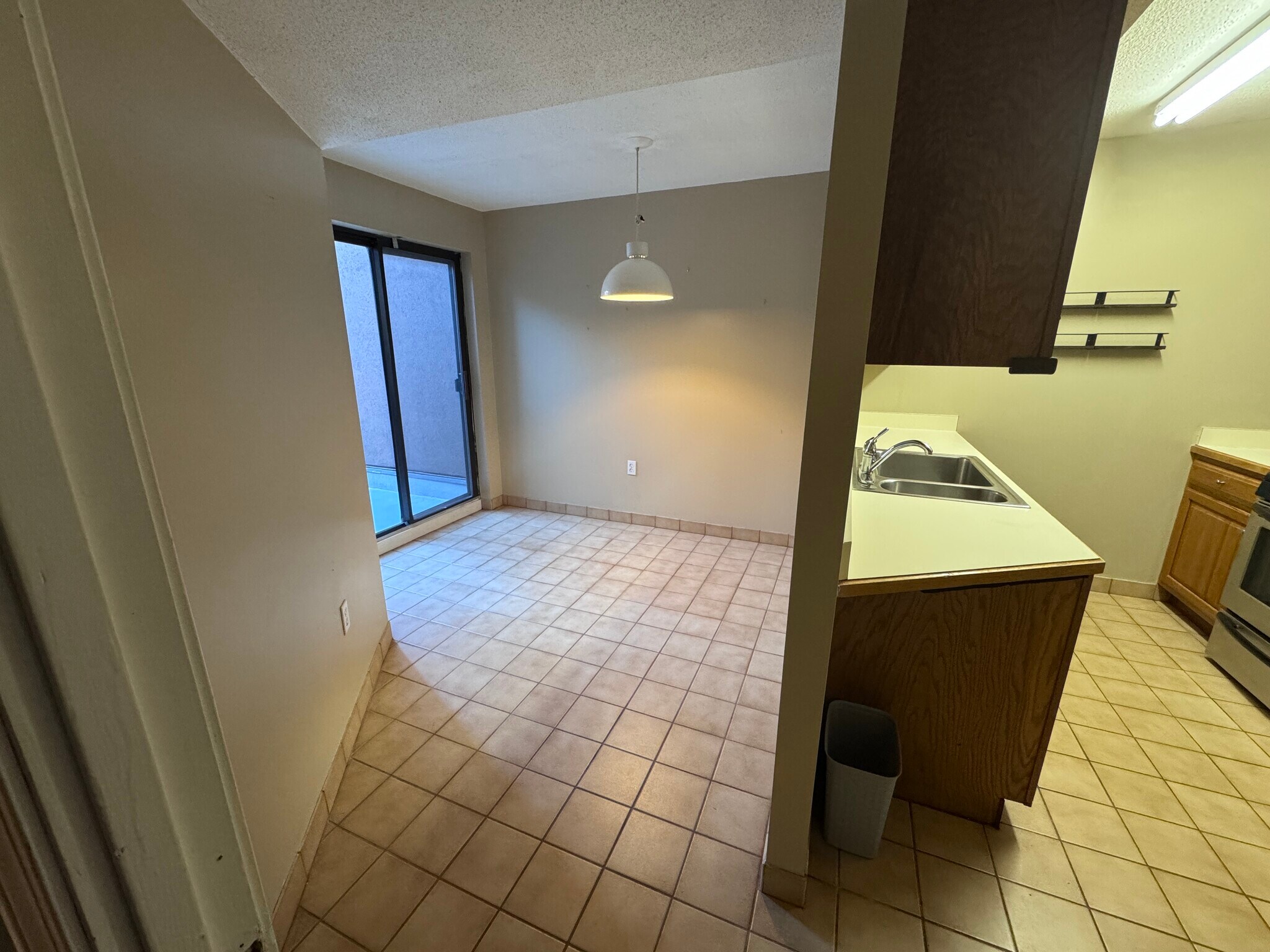 Building Photo - 147 Kelton St