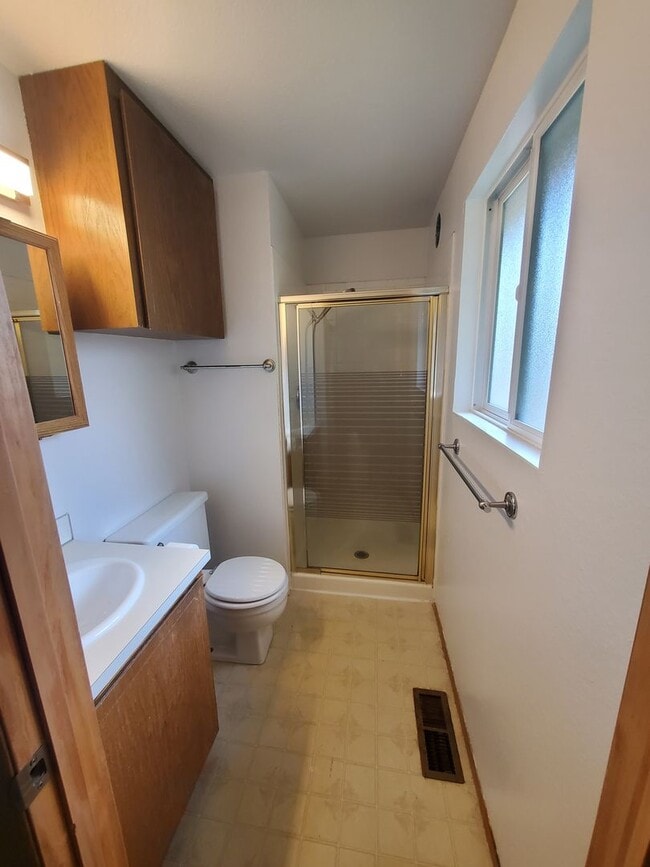 Building Photo - **Apply by 10/15 for 2 Weeks Free Rent** K...