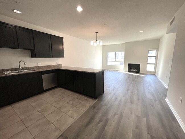 Building Photo - 5827 Carlton Way