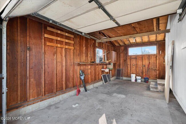 Building Photo - 8 View Dr