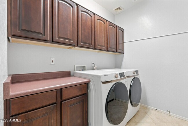 Building Photo - 4052 E Cullumber St