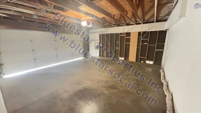 Building Photo - Just listed in Victorville!!!