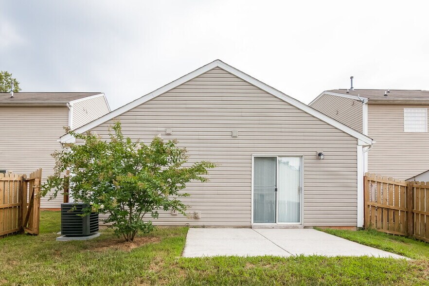 Building Photo - 2434 Buckleigh Dr