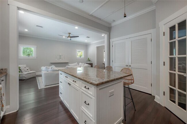 Building Photo - 3620 W San Pedro St