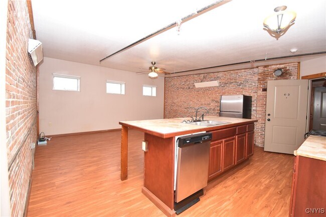 Building Photo - 150 Court St