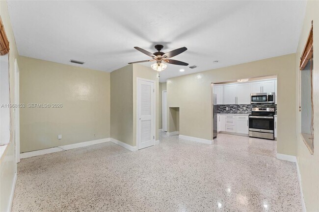 Building Photo - 6820 SW 77th Terrace