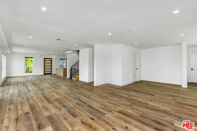 Building Photo - 571 Mariposa Ave